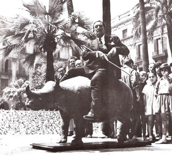 Salvador-Dalí-en rinoceronte